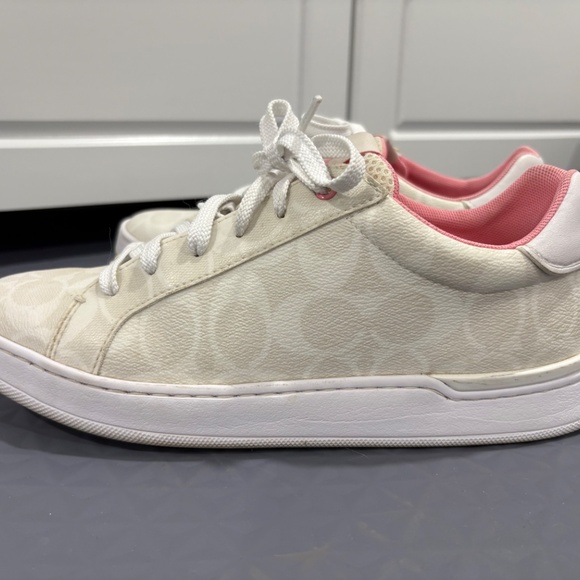 Coach white and pink sneaker - Picture 2 of 7